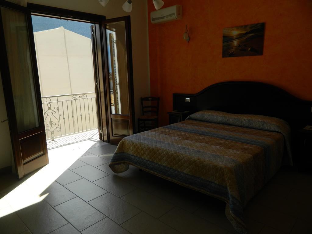 Baia Santa Margherita B&B Castelluzzo Phòng bức ảnh