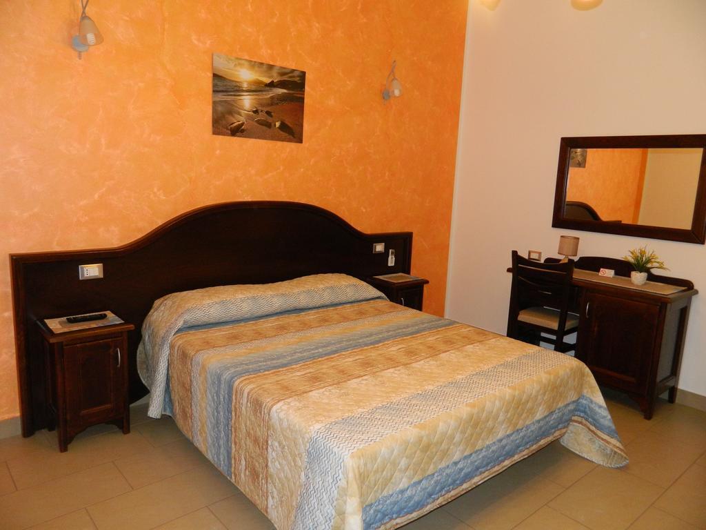Baia Santa Margherita B&B Castelluzzo Phòng bức ảnh